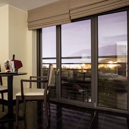 Manhattan Village Hotel سولمونا المظهر الخارجي الصورة