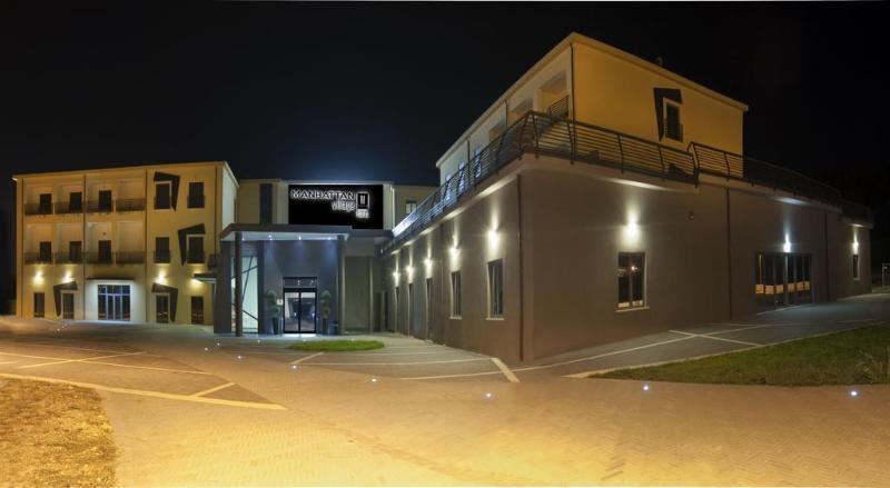 Manhattan Village Hotel سولمونا المظهر الخارجي الصورة