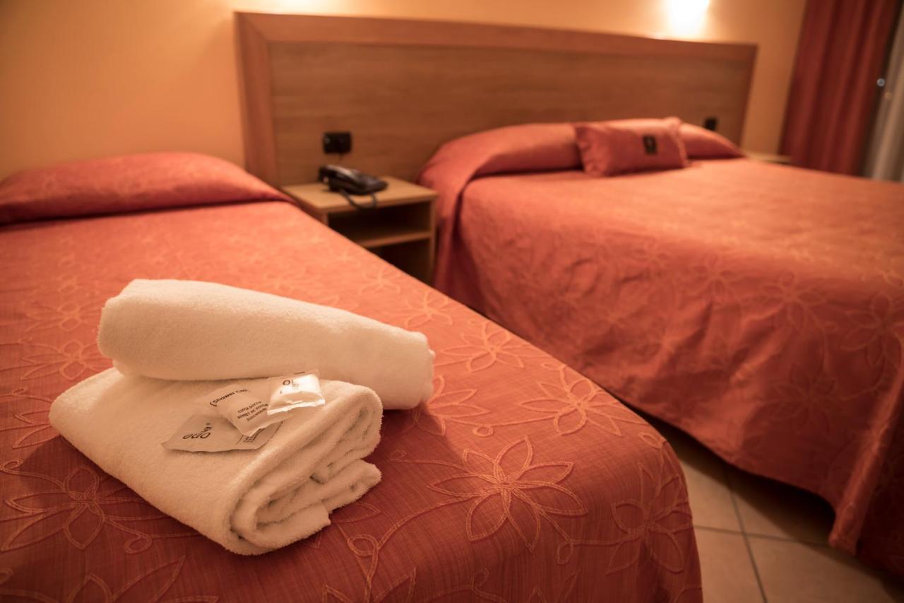 Manhattan Village Hotel سولمونا المظهر الخارجي الصورة