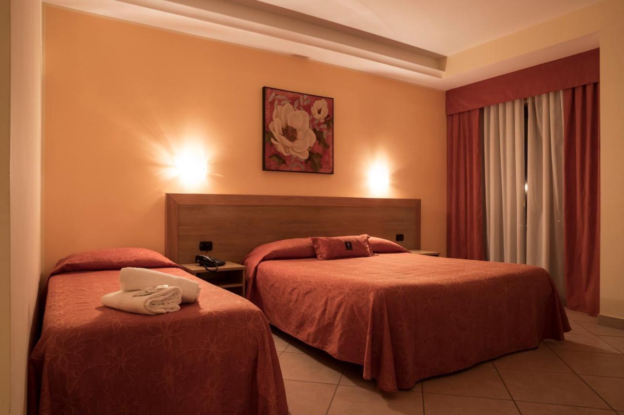 Manhattan Village Hotel سولمونا المظهر الخارجي الصورة