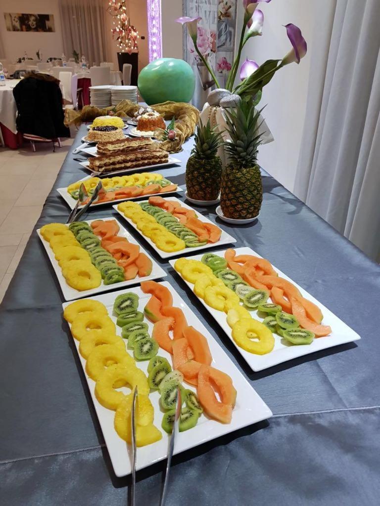 Manhattan Village Hotel سولمونا المظهر الخارجي الصورة