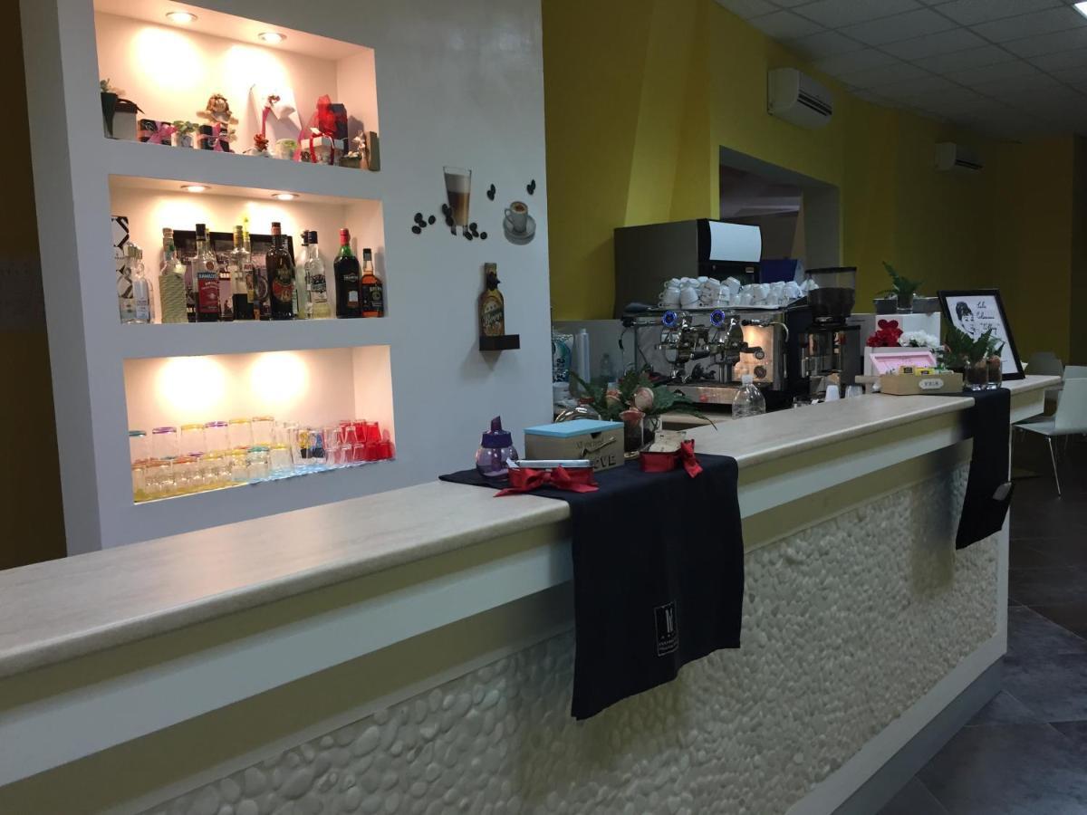 Manhattan Village Hotel سولمونا المظهر الخارجي الصورة