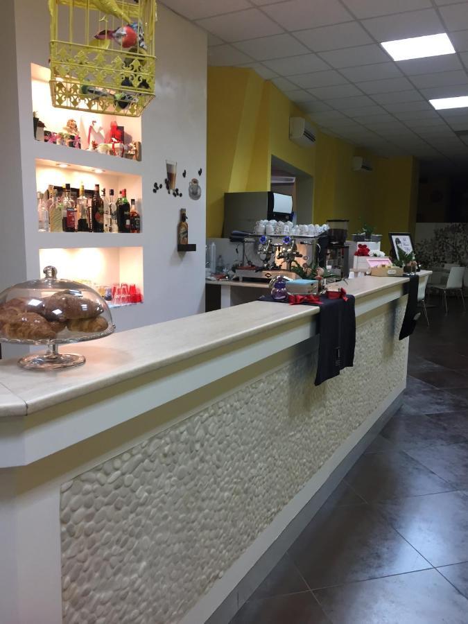 Manhattan Village Hotel سولمونا المظهر الخارجي الصورة